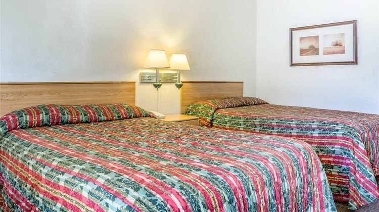 Rodeway Inn Magic Mountain Area Room