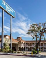 Rodeway Inn Magic Mountain Area