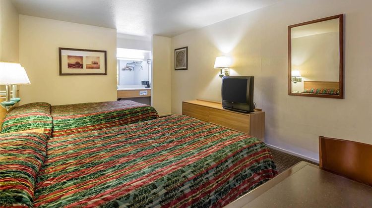 Rodeway Inn Magic Mountain Area Room
