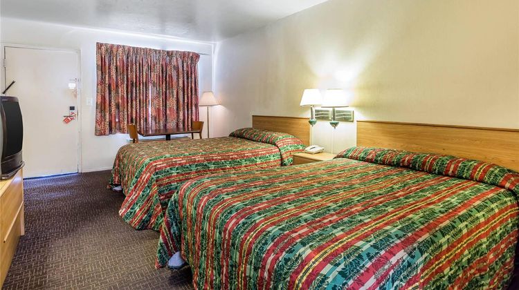 Rodeway Inn Magic Mountain Area Room