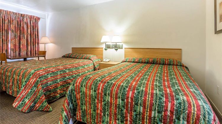 Rodeway Inn Magic Mountain Area Room