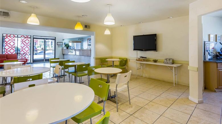 <b>Rodeway Inn Magic Mountain Area Restaurant</b>. Images powered by <a href="https://iceportal.shijigroup.com/" title="IcePortal" target="_blank">IcePortal</a>.