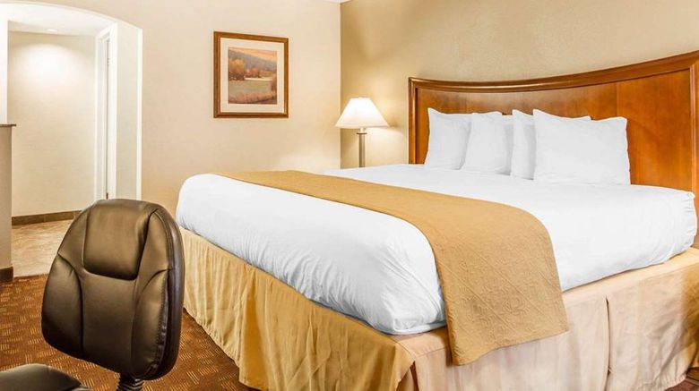 <b>Quality Inn Room</b>. Images powered by <a href="https://iceportal.shijigroup.com/" title="IcePortal" target="_blank">IcePortal</a>.