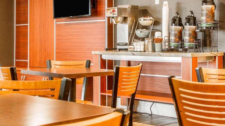 <b>Quality Inn Restaurant</b>. Images powered by <a href="https://iceportal.shijigroup.com/" title="IcePortal" target="_blank">IcePortal</a>.
