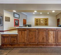 Comfort Suites near Six Flags Magic Mtn Lobby