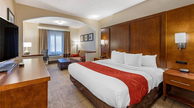 <b>Comfort Suites near Six Flags Magic Mtn Suite</b>. Images powered by <a href="https://iceportal.shijigroup.com/" title="IcePortal" target="_blank">IcePortal</a>.