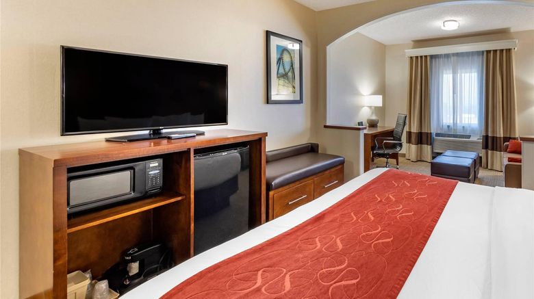 <b>Comfort Suites near Six Flags Magic Mtn Suite</b>. Images powered by <a href="https://iceportal.shijigroup.com/" title="IcePortal" target="_blank">IcePortal</a>.