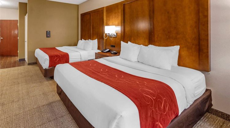 Comfort Suites near Six Flags Magic Mtn Suite