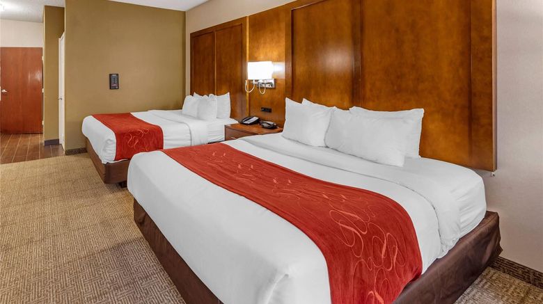 <b>Comfort Suites near Six Flags Magic Mtn Suite</b>. Images powered by <a href="https://iceportal.shijigroup.com/" title="IcePortal" target="_blank">IcePortal</a>.