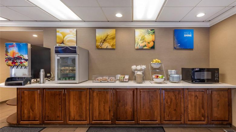 <b>Comfort Suites near Six Flags Magic Mtn Restaurant</b>. Images powered by <a href="https://iceportal.shijigroup.com/" title="IcePortal" target="_blank">IcePortal</a>.