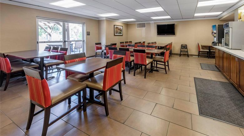 <b>Comfort Suites near Six Flags Magic Mtn Restaurant</b>. Images powered by <a href="https://iceportal.shijigroup.com/" title="IcePortal" target="_blank">IcePortal</a>.