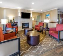 Comfort Suites near Six Flags Magic Mtn Lobby