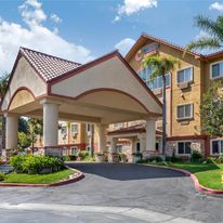 Comfort Suites near Six Flags Magic Mtn