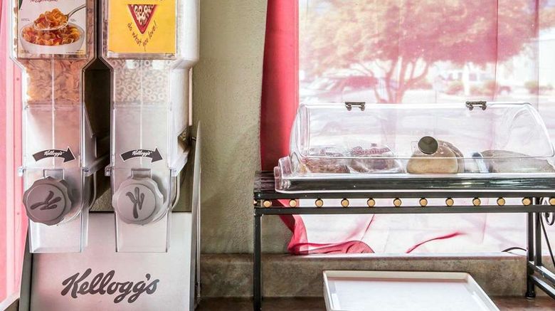 <b>Econo Lodge Inn and Suites Yreka Restaurant</b>. Images powered by <a href="https://iceportal.shijigroup.com/" title="IcePortal" target="_blank">IcePortal</a>.