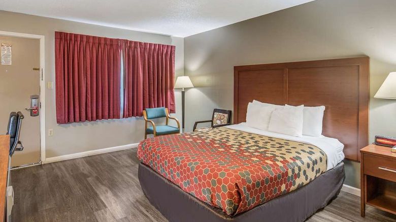 <b>Econo Lodge Inn and Suites Yreka Room</b>. Images powered by <a href="https://iceportal.shijigroup.com/" title="IcePortal" target="_blank">IcePortal</a>.