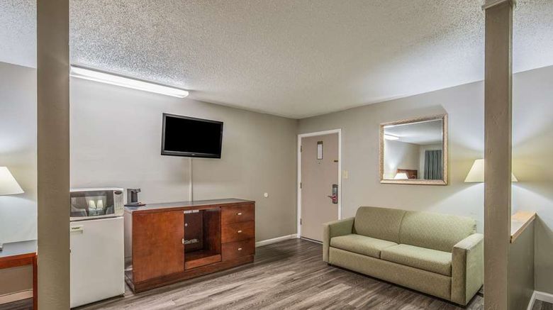 <b>Econo Lodge Inn and Suites Yreka Suite</b>. Images powered by <a href="https://iceportal.shijigroup.com/" title="IcePortal" target="_blank">IcePortal</a>.
