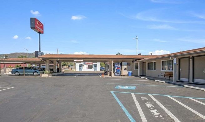 Econo Lodge Inn and Suites Yreka Exterior