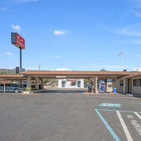 Econo Lodge Inn and Suites Yreka