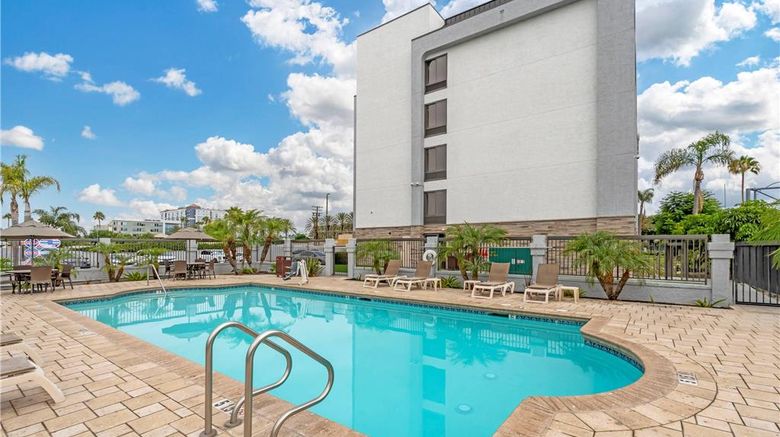 <b>Comfort Inn Anaheim  Resort Pool</b>. Images powered by <a href="https://iceportal.shijigroup.com/" title="IcePortal" target="_blank">IcePortal</a>.