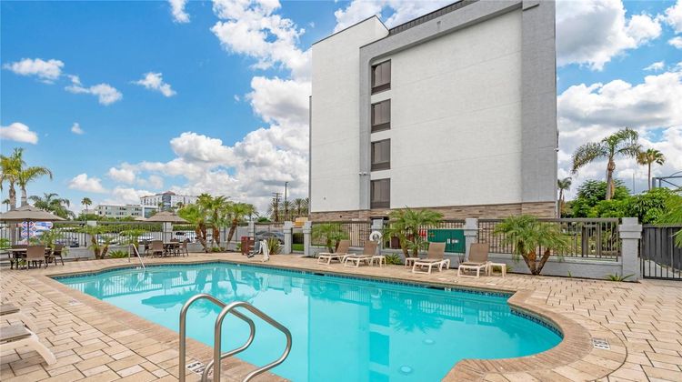 Comfort Inn Anaheim  Resort Pool