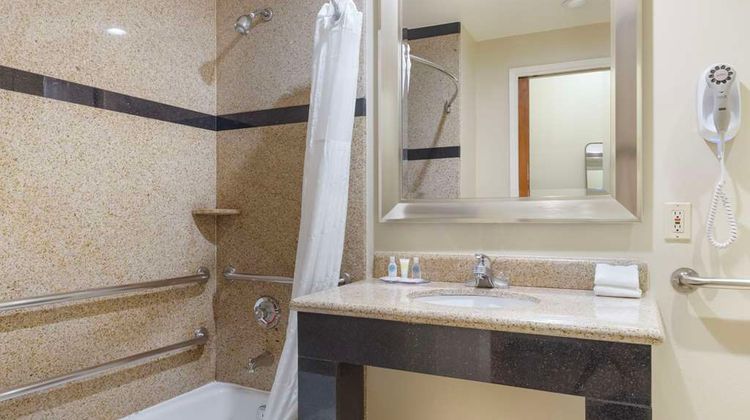 Comfort Suites Oceanside Marina Room