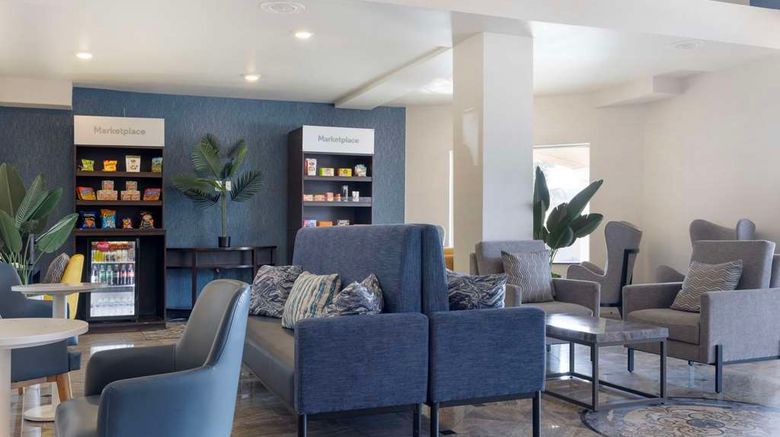 <b>Comfort Suites Oceanside Marina Lobby</b>. Images powered by <a href="https://iceportal.shijigroup.com/" title="IcePortal" target="_blank">IcePortal</a>.