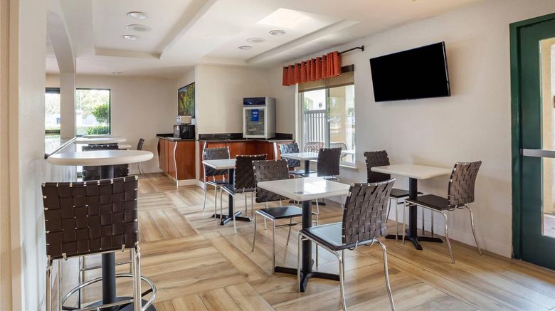 <b>Comfort Inn Restaurant</b>. Images powered by <a href="https://iceportal.shijigroup.com/" title="IcePortal" target="_blank">IcePortal</a>.