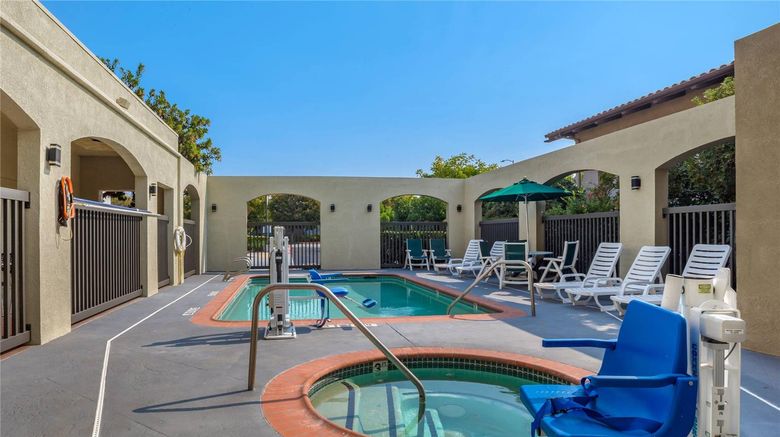<b>Comfort Inn Pool</b>. Images powered by <a href="https://iceportal.shijigroup.com/" title="IcePortal" target="_blank">IcePortal</a>.