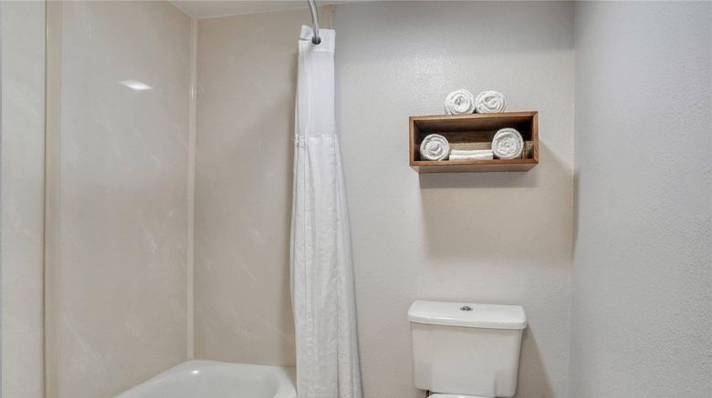 <b>Comfort Inn Room</b>. Images powered by <a href="https://iceportal.shijigroup.com/" title="IcePortal" target="_blank">IcePortal</a>.