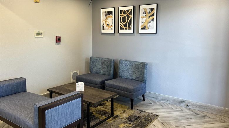 <b>Quality Inn Tracy I-205 Lobby</b>. Images powered by <a href="https://iceportal.shijigroup.com/" title="IcePortal" target="_blank">IcePortal</a>.
