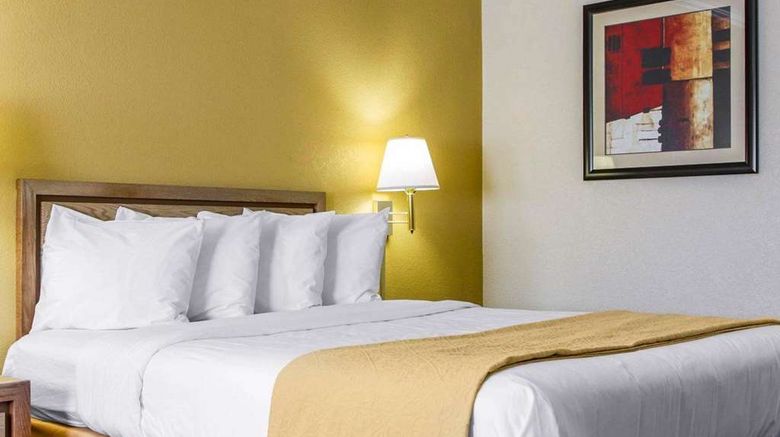 <b>Quality Inn Room</b>. Images powered by <a href="https://iceportal.shijigroup.com/" title="IcePortal" target="_blank">IcePortal</a>.
