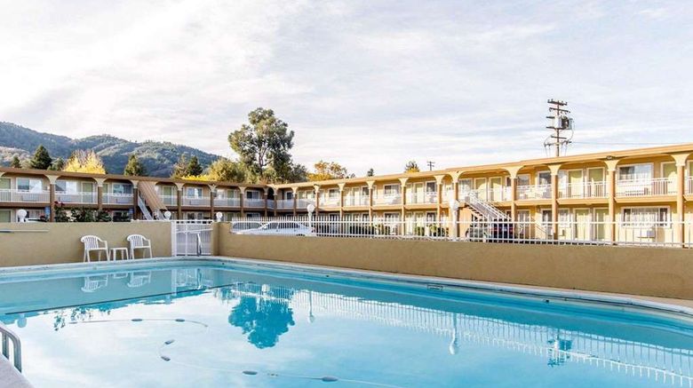 <b>Quality Inn Pool</b>. Images powered by <a href="https://iceportal.shijigroup.com/" title="IcePortal" target="_blank">IcePortal</a>.