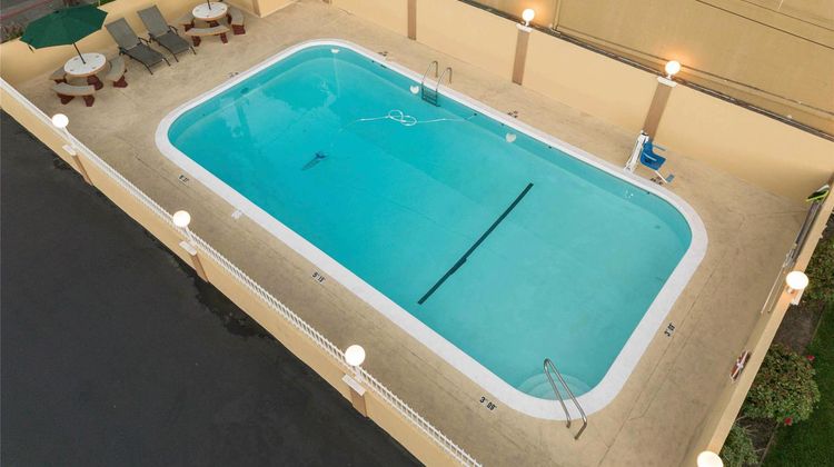 Quality Inn Pool