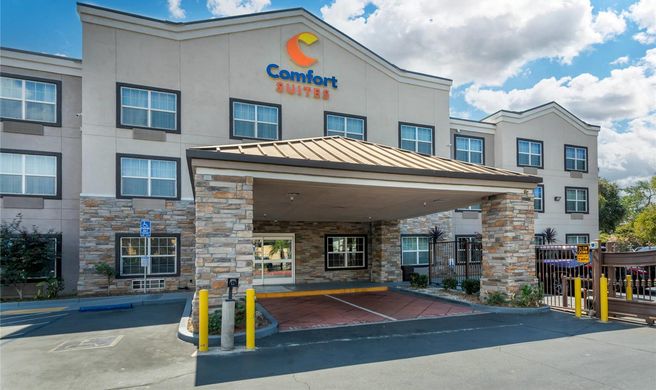 Comfort Suites - Downtown Exterior