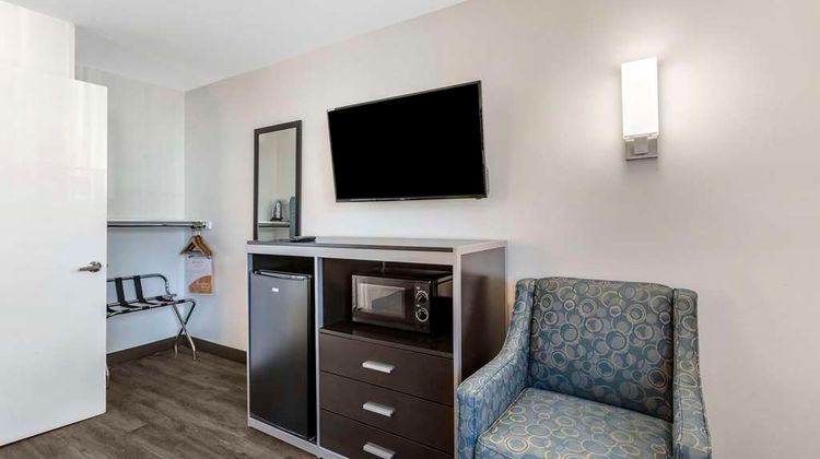 Quality Inn Burbank Airport Room
