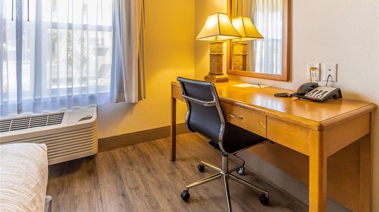 <b>The Hanford Hotel Room</b>. Images powered by <a href="https://iceportal.shijigroup.com/" title="IcePortal" target="_blank">IcePortal</a>.