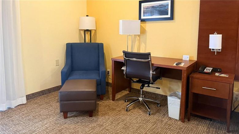 <b>Comfort Inn Monterey Peninsula Airport Suite</b>. Images powered by <a href="https://iceportal.shijigroup.com/" title="IcePortal" target="_blank">IcePortal</a>.