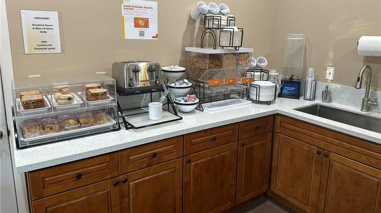 <b>Comfort Inn Monterey Peninsula Airport Restaurant</b>. Images powered by <a href="https://iceportal.shijigroup.com/" title="IcePortal" target="_blank">IcePortal</a>.