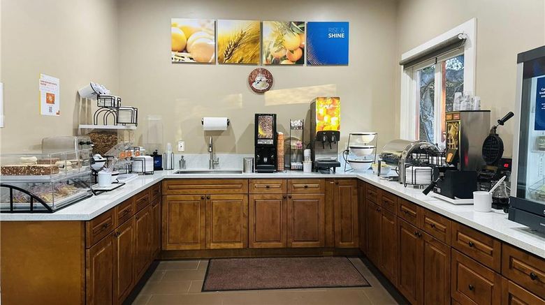 <b>Comfort Inn Monterey Peninsula Airport Restaurant</b>. Images powered by <a href="https://iceportal.shijigroup.com/" title="IcePortal" target="_blank">IcePortal</a>.