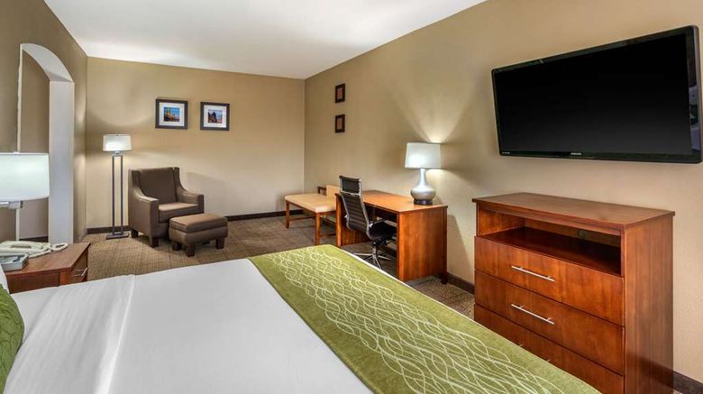 <b>Comfort Inn & Suites Sacramento Suite</b>. Images powered by <a href="https://iceportal.shijigroup.com/" title="IcePortal" target="_blank">IcePortal</a>.