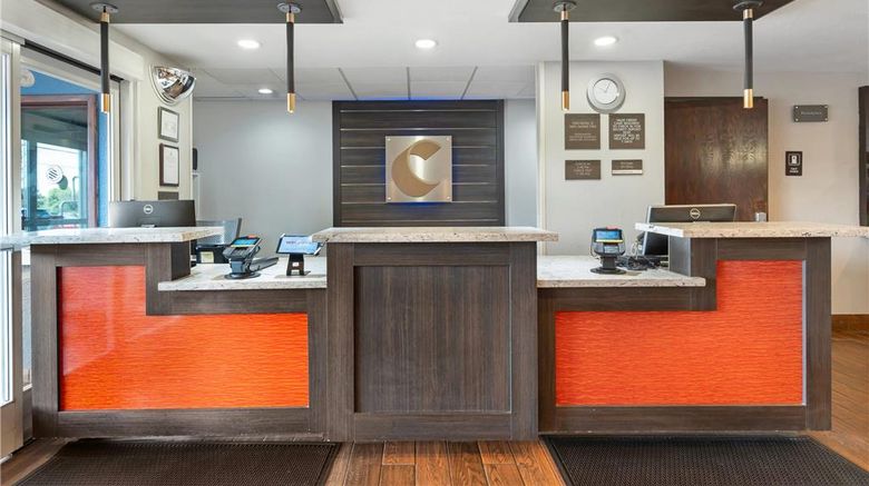<b>Comfort Inn & Suites Sacramento Lobby</b>. Images powered by <a href="https://iceportal.shijigroup.com/" title="IcePortal" target="_blank">IcePortal</a>.