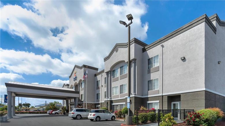 <b>Comfort Inn & Suites Sacramento Exterior</b>. Images powered by <a href="https://iceportal.shijigroup.com/" title="IcePortal" target="_blank">IcePortal</a>.