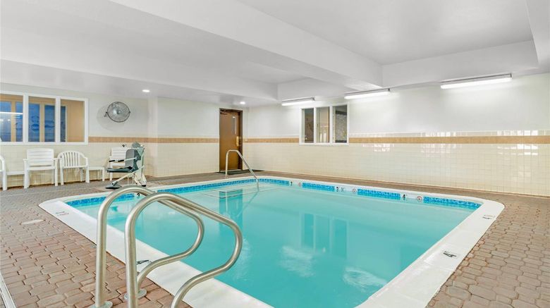 <b>Comfort Inn & Suites Sacramento Pool</b>. Images powered by <a href="https://iceportal.shijigroup.com/" title="IcePortal" target="_blank">IcePortal</a>.