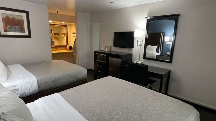 Quality Inn Airport Convention Center Room