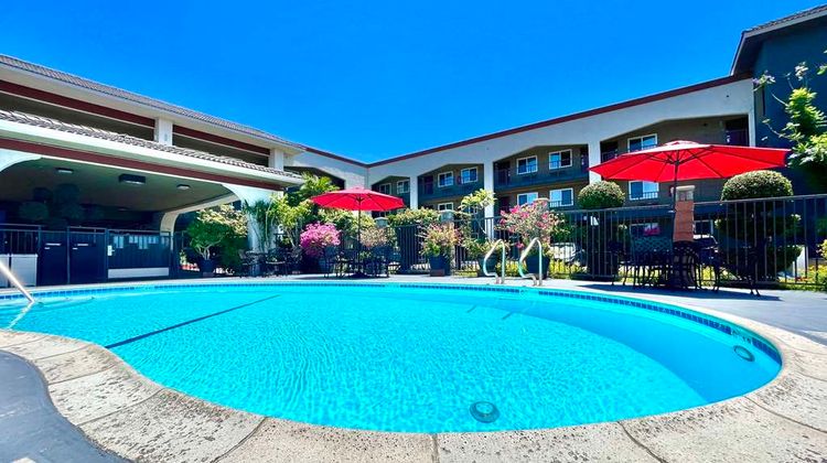 Quality Inn Airport Convention Center Pool