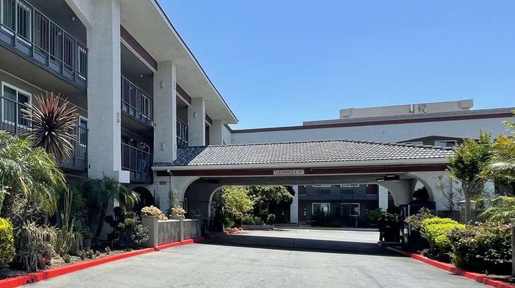 Quality Inn Airport Convention Center Exterior