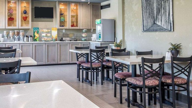 <b>Quality Inn Airport Convention Center Restaurant</b>. Images powered by <a href="https://iceportal.shijigroup.com/" title="IcePortal" target="_blank">IcePortal</a>.