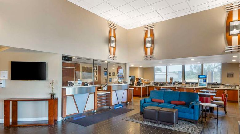 <b>Comfort Inn & Suites, Fortuna Lobby</b>. Images powered by <a href="https://iceportal.shijigroup.com/" title="IcePortal" target="_blank">IcePortal</a>.