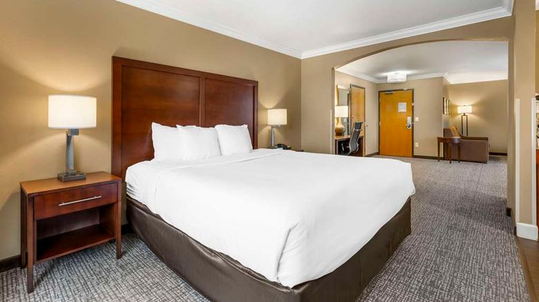 <b>Comfort Inn & Suites, Fortuna Suite</b>. Images powered by <a href="https://iceportal.shijigroup.com/" title="IcePortal" target="_blank">IcePortal</a>.