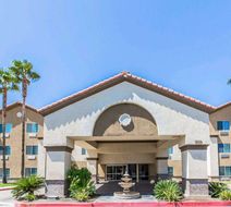 Comfort Suites Exterior